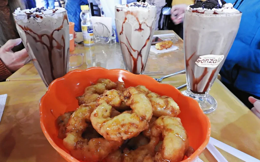 Buñelos con licuado