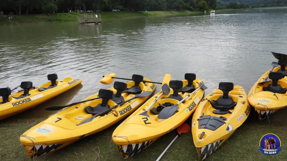 Kayaks en el Dique La Ciénaga